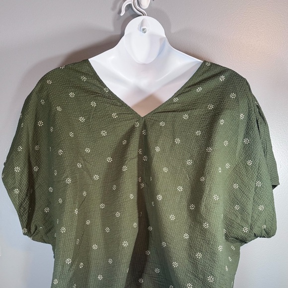 Olive Green Textured Floral V-Neck Top - Picture 7 of 10
